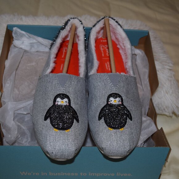 TOMS Alpargata - Fuzzy Penguin New in Box - Picture 2 of 12